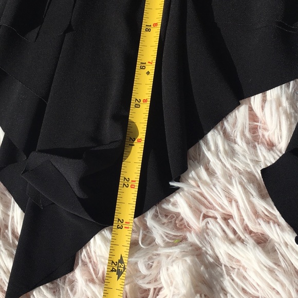 🦅Gorgeous black CACHE strapless flounce top - Picture 8 of 8